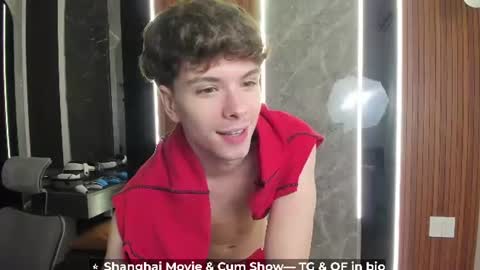 Snapshot of calvin_loves_you chatting on July 4, 2026, 3:07 pm Hey I am Calvin online show from July 4, 2026, 3:07 pm