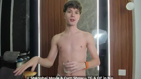 Snapshot of calvin_loves_you chatting on July 7, 2026, 3:16 pm Hey I am Calvin online show from July 7, 2026, 3:16 pm