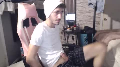 Snapshot of calvin_tanner chatting on December 17, 2024, 1:18 am calvin_tanner online show from December 17, 2024, 1:18 am