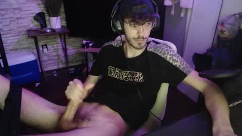 Snapshot of calvin_tanner chatting on November 14, 2025, 10:29 pm calvin_tanner online show from November 14, 2025, 10:29 pm