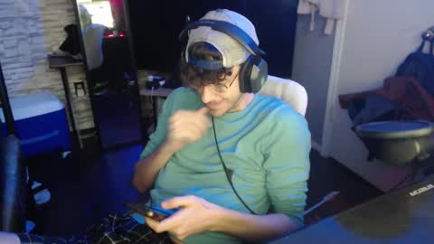 Snapshot of calvin_tanner chatting on November 18, 2025, 3:38 pm calvin_tanner online show from November 18, 2025, 3:38 pm