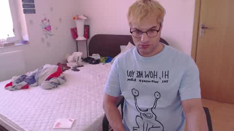 Snapshot of calvinjohnlad chatting on March 8, 2025, 7:49 am Calvinjohnlad online show from March 8, 2025, 7:49 am