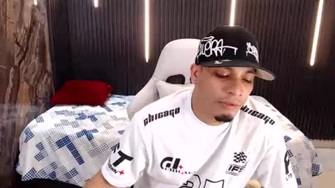 Snapshot of cam_xman chatting on July 19, 2026, 3:32 am cam_xman online show from July 19, 2026, 3:32 am