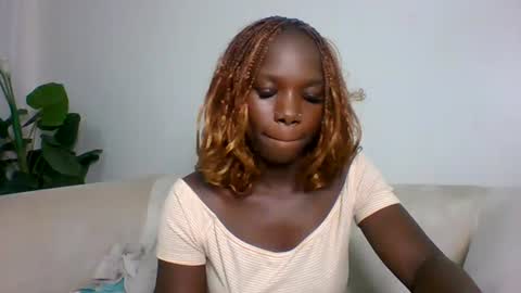 Snapshot of camclit chatting on June 15, 2026, 6:43 pm Princess online show from June 15, 2026, 6:43 pm