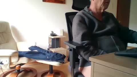 Snapshot of camcologne chatting on November 25, 2025, 10:04 am camcologne online show from November 25, 2025, 10:04 am