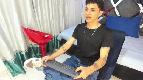 Snapshot of cameron_lux4 chatting on January 6, 2026, 12:53 pm CAMERON online show from January 6, 2026, 12:53 pm