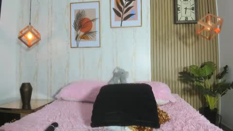 Cameron  online show from February 19, 2025, 10:42 pm