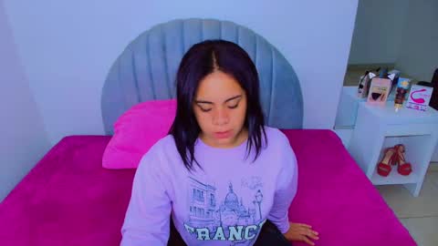 Snapshot of cami_bunnygirlx chatting on September 10, 2025, 4:23 am CAMI online show from September 10, 2025, 4:23 am