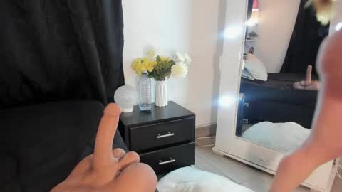 Snapshot of cami_cruzz chatting on May 27, 2026, 9:34 pm Camila cruz online show from May 27, 2026, 9:34 pm