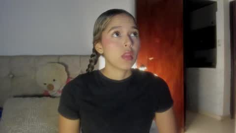 Snapshot of cami_hunter chatting on April 20, 2026, 11:06 pm online show from April 20, 2026, 11:06 pm