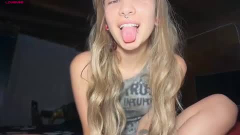 camii19y online show from June 11, 2026, 12:32 am