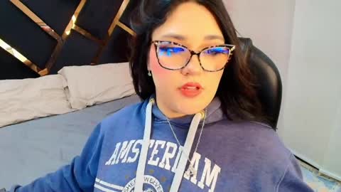 Camila Osorio online show from April 15, 2026, 7:54 pm
