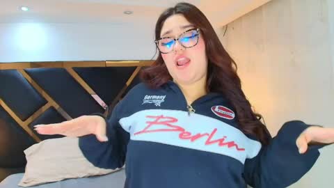 Camila Osorio online show from April 28, 2026, 2:27 am