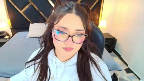 Camila Osorio online show from April 30, 2026, 7:20 pm