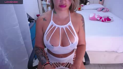 Snapshot of camila__palmer chatting on February 3, 2025, 3:27 pm online show from February 3, 2025, 3:27 pm