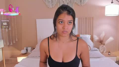 camila_bustamante_ online show from May 28, 2026, 2:25 pm