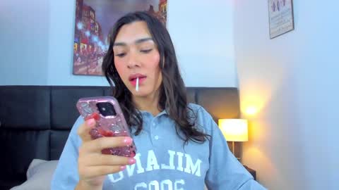 Snapshot of camila_coxx chatting on January 23, 2025, 7:22 am s online show from January 23, 2025, 7:22 am