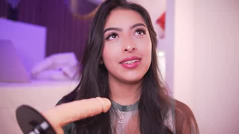 Camila online show from March 9, 2026, 4:05 am