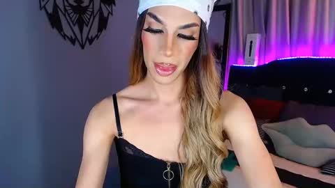 Snapshot of camila_hoottie chatting on December 16, 2024, 3:30 am Camila online show from December 16, 2024, 3:30 am