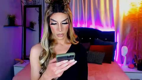 Snapshot of camila_hoottie chatting on December 22, 2024, 3:44 am Camila online show from December 22, 2024, 3:44 am