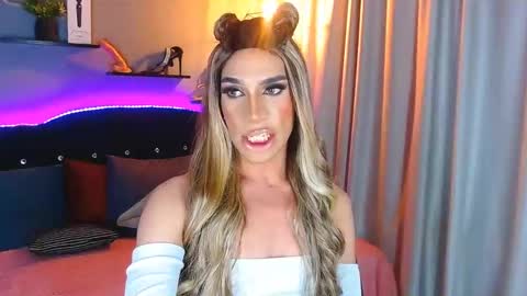 Snapshot of camila_hoottie chatting on December 24, 2024, 8:11 am Camila online show from December 24, 2024, 8:11 am