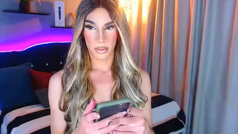 Snapshot of camila_hoottie chatting on January 3, 2025, 2:43 am Camila online show from January 3, 2025, 2:43 am