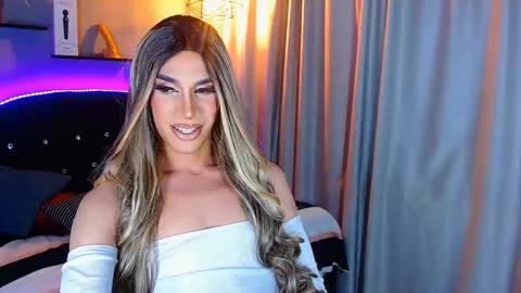 Snapshot of camila_hoottie chatting on January 4, 2025, 3:18 am Camila online show from January 4, 2025, 3:18 am