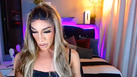 Snapshot of camila_hoottie chatting on January 23, 2025, 5:02 am Camila online show from January 23, 2025, 5:02 am