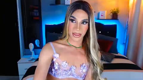 Snapshot of camila_hoottie chatting on January 24, 2025, 4:16 am Camila online show from January 24, 2025, 4:16 am