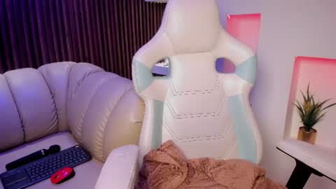 camila_martinez9 online show from July 24, 2026, 3:54 pm