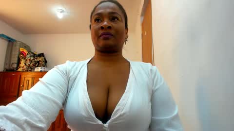 Camila online show from September 28, 2025, 9:09 pm