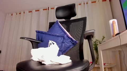 CamilaMendez--- online show from February 15, 2025, 2:15 am