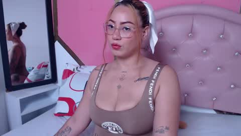 Snapshot of camila_sweet_3 chatting on February 25, 2025, 10:58 am Camila online show from February 25, 2025, 10:58 am