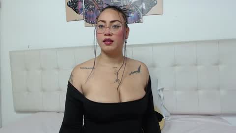 Snapshot of camila_sweet_3 chatting on October 16, 2025, 12:28 pm Camila online show from October 16, 2025, 12:28 pm