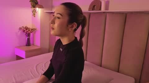 Camila online show from April 20, 2026, 7:48 pm