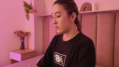 Camila online show from April 21, 2026, 8:23 pm