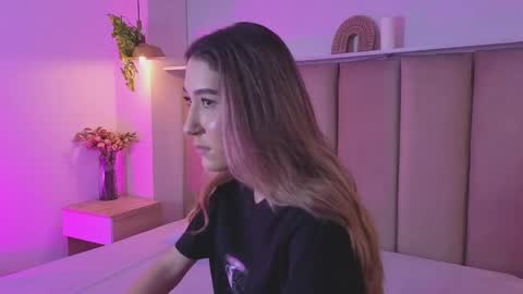 Camila online show from April 23, 2026, 8:22 pm