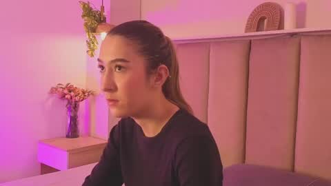 Camila online show from April 25, 2026, 7:33 pm