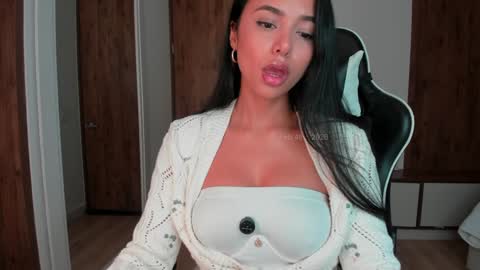 Camila online show from February 4, 2026, 8:14 pm