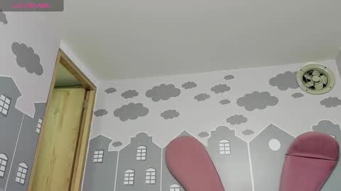 Snapshot of camilahunter__ chatting on February 16, 2025, 3:37 am Camila online show from February 16, 2025, 3:37 am