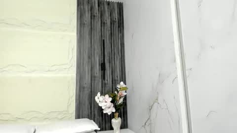 Snapshot of camilahunter__ chatting on October 18, 2025, 12:06 pm Camila online show from October 18, 2025, 12:06 pm