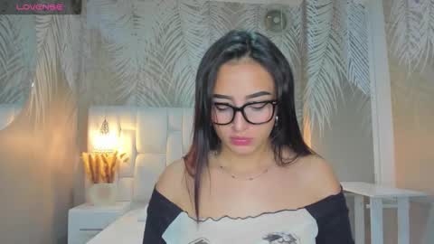 Snapshot of camilahunter__ chatting on December 21, 2025, 3:02 am Camila online show from December 21, 2025, 3:02 am