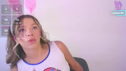 Camila Monroee  online show from October 28, 2025, 1:58 pm