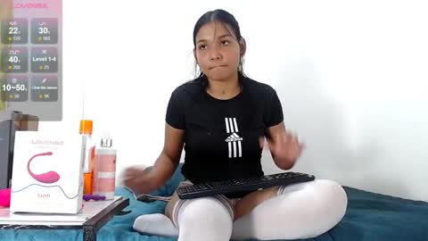 Snapshot of camilavagina24 chatting on December 15, 2024, 4:04 pm Camila online show from December 15, 2024, 4:04 pm