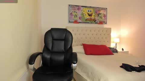 Snapshot of camileangel chatting on March 5, 2025, 1:21 am online show from March 5, 2025, 1:21 am