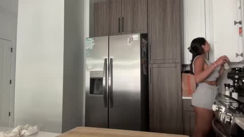 Snapshot of camiliakxoxo chatting on February 21, 2025, 5:42 pm camiliakxoxo online show from February 21, 2025, 5:42 pm