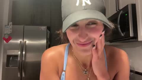 Snapshot of camiliakxoxo chatting on March 6, 2025, 12:32 am camiliakxoxo online show from March 6, 2025, 12:32 am