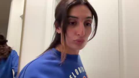 Snapshot of camiliakxoxo chatting on March 7, 2025, 3:29 am camiliakxoxo online show from March 7, 2025, 3:29 am