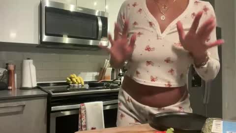 Snapshot of camiliakxoxo chatting on November 18, 2025, 3:34 am camiliakxoxo online show from November 18, 2025, 3:34 am