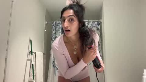 Snapshot of camiliakxoxo chatting on January 6, 2026, 12:31 pm camiliakxoxo online show from January 6, 2026, 12:31 pm